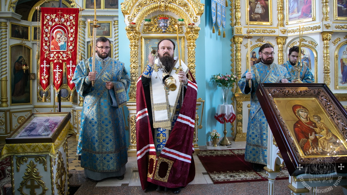 Подробнее о статье Луганск. Молебен с акафистом у Луганской иконы Божией Матери