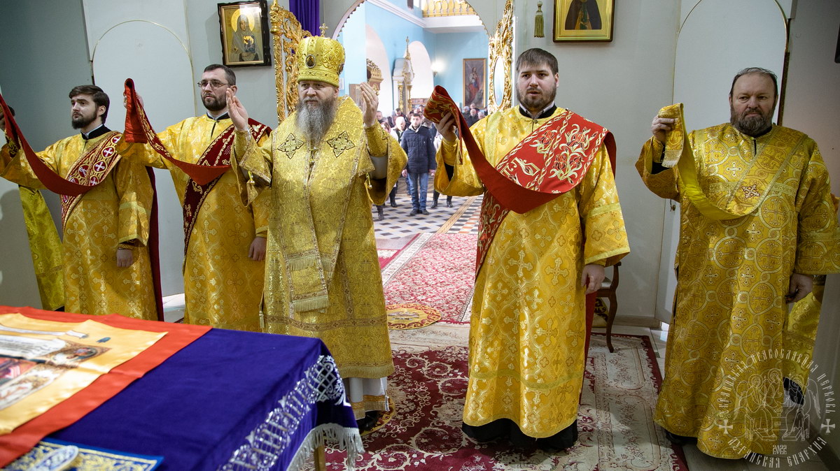 Подробнее о статье Луганск. Правящий архиерей совершил богослужение Недели Торжества Православия