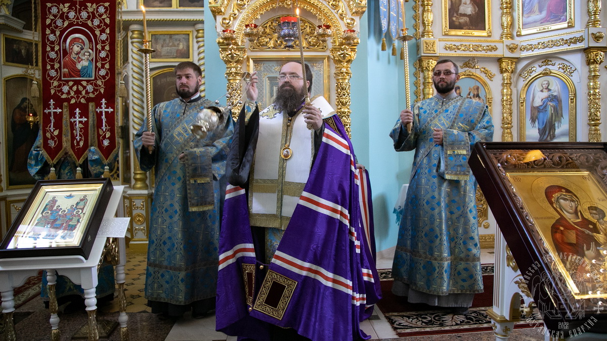 Подробнее о статье Луганск. Молебен с акафистом у Луганской иконы Божией Матери