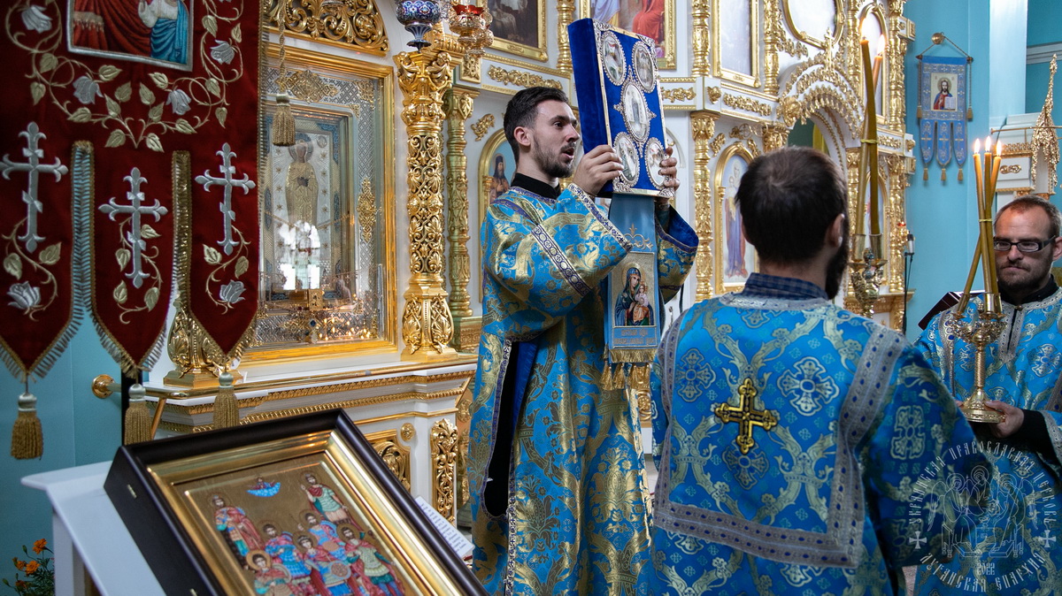 Подробнее о статье Луганск. Молебен с акафистом у Луганской иконы Божией Матери