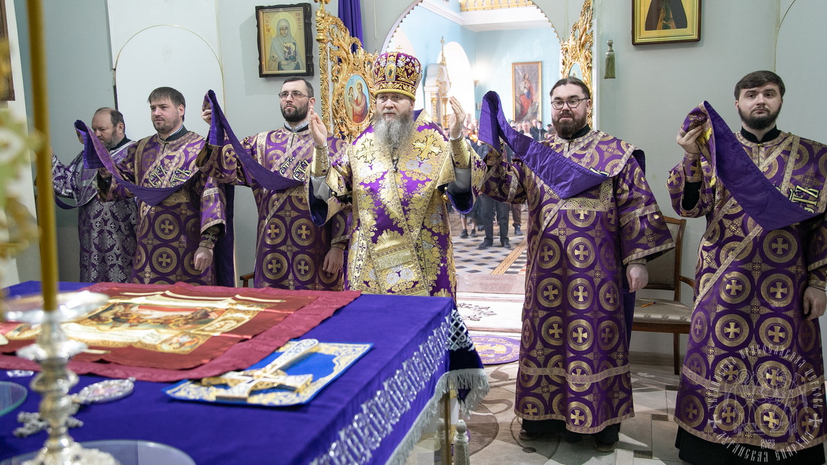 Подробнее о статье Луганск. Правящий архиерей совершил воскресное богослужение в кафедральном соборе