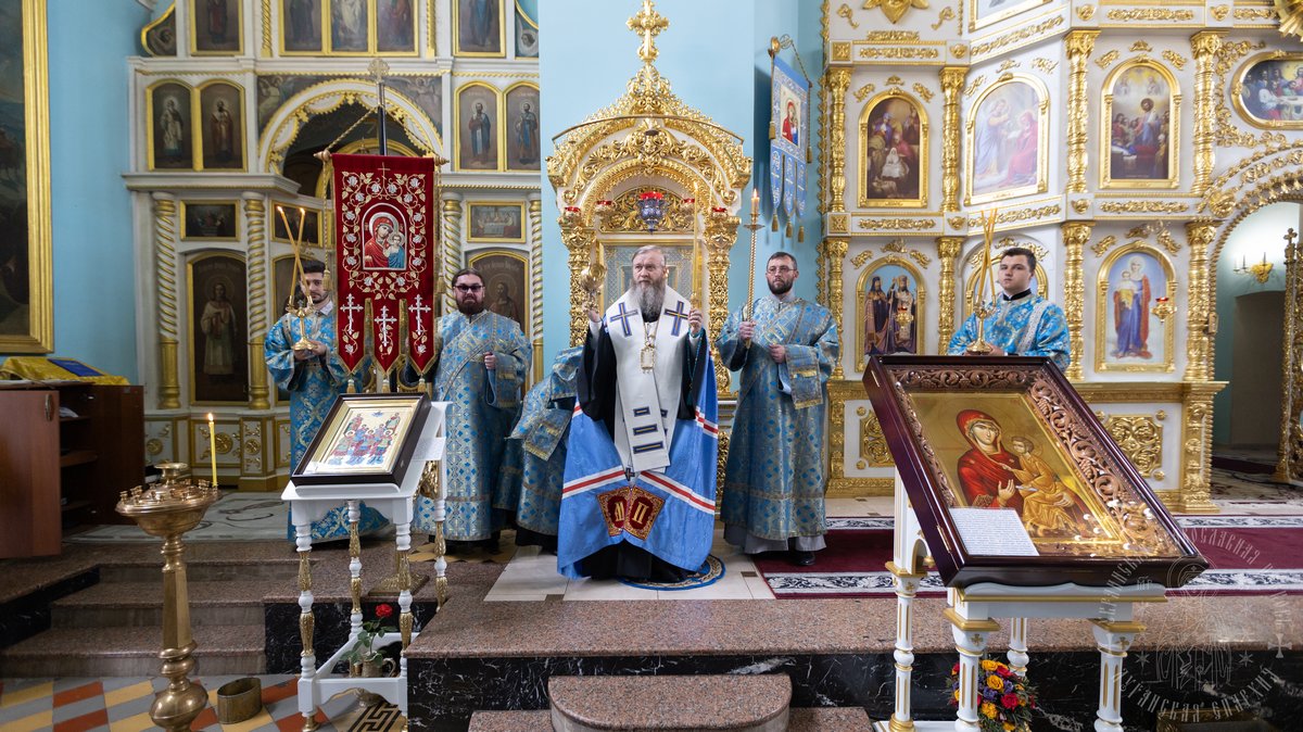 Подробнее о статье Луганск. Правящий архиерей совершил молебен с акафистом у Луганской иконы Божией Матери