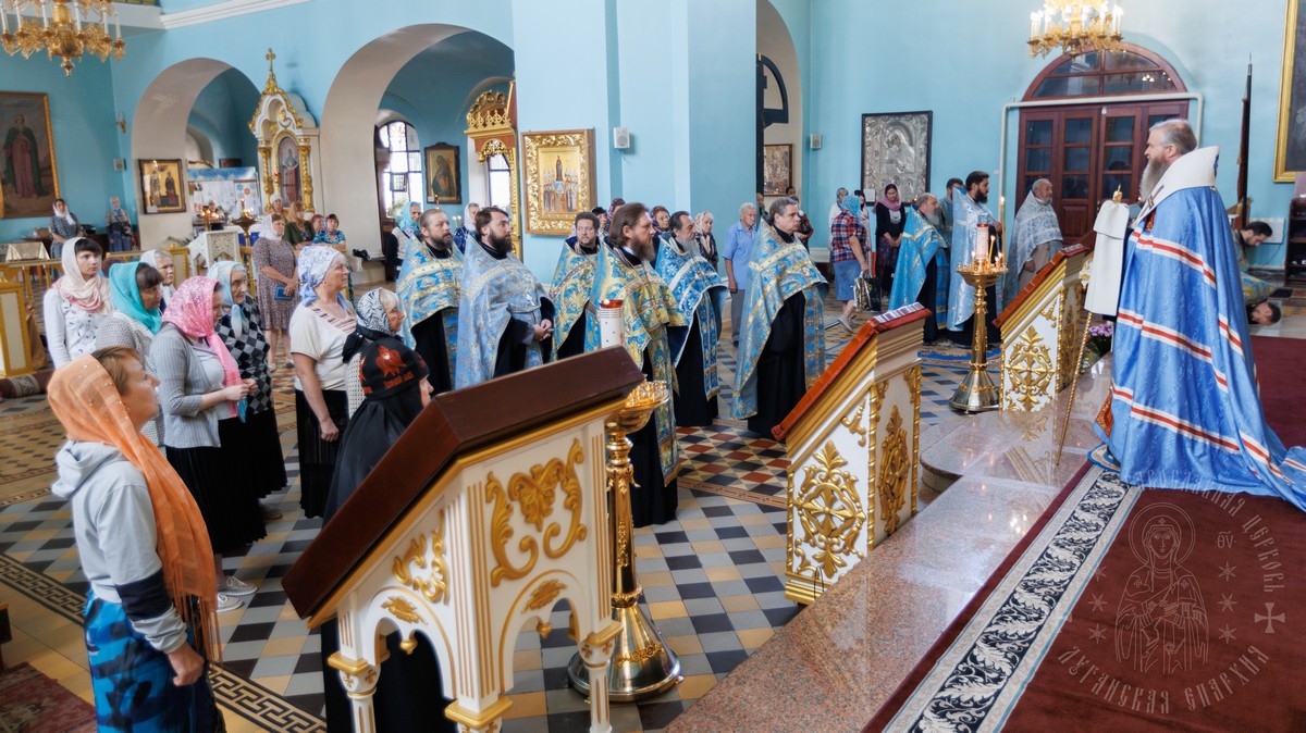 Подробнее о статье Луганск. Архипастырь совершил молебен с акафистом у Луганской иконы Божией Матери