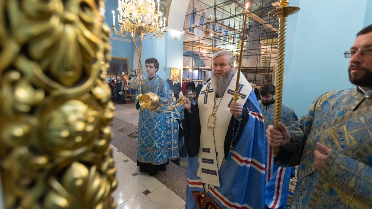 Подробнее о статье Луганск. Архипастырь совершил молебен с акафистом у Луганской иконы Божией Матери