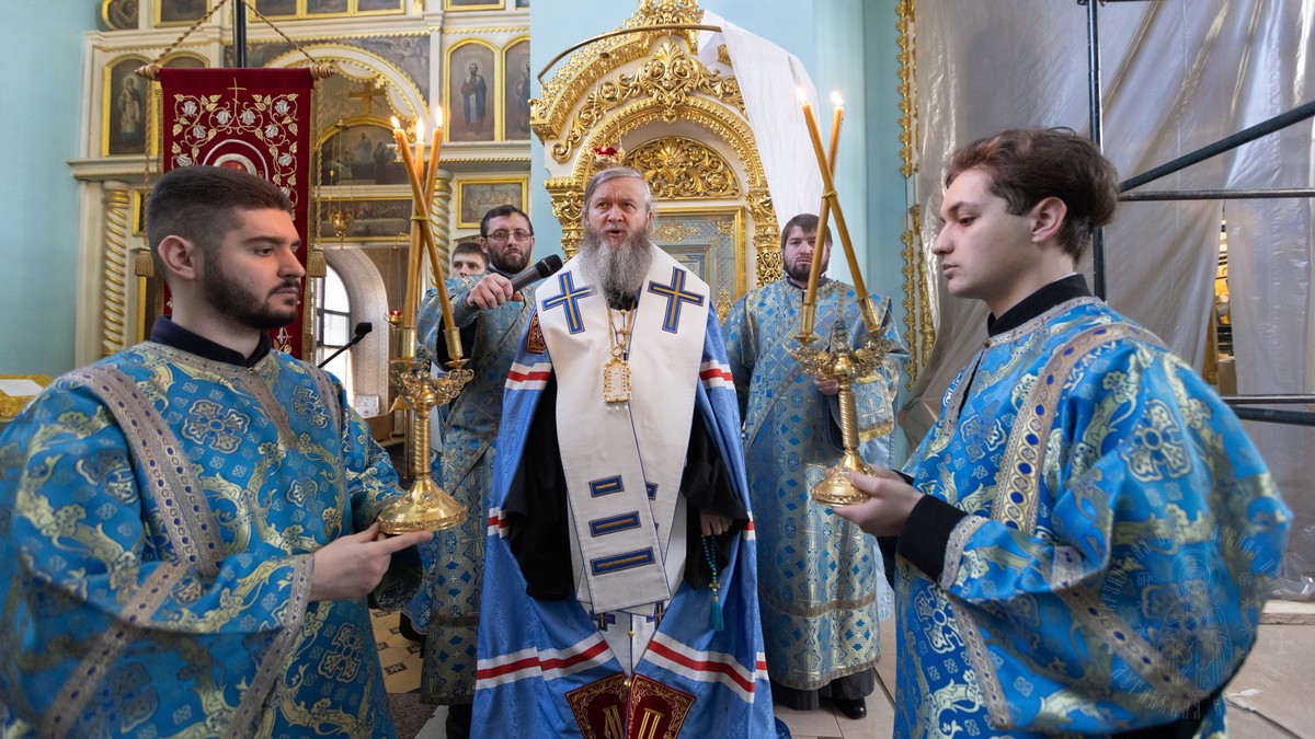 Подробнее о статье Луганск. Молебен с акафистом у Луганской иконы Божией Матери