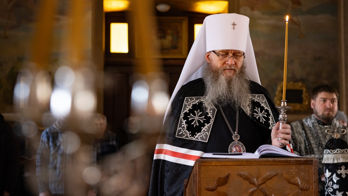 Подробнее о статье Алчевск. Правящий архиерей прочел третью часть Великого покаянного канона