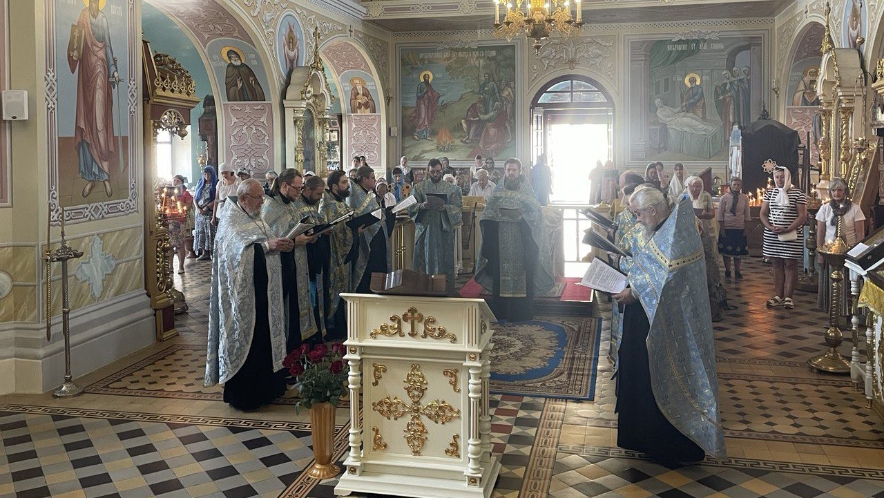 Подробнее о статье Луганск. Молебен с акафистом у Луганской иконы Божией Матери