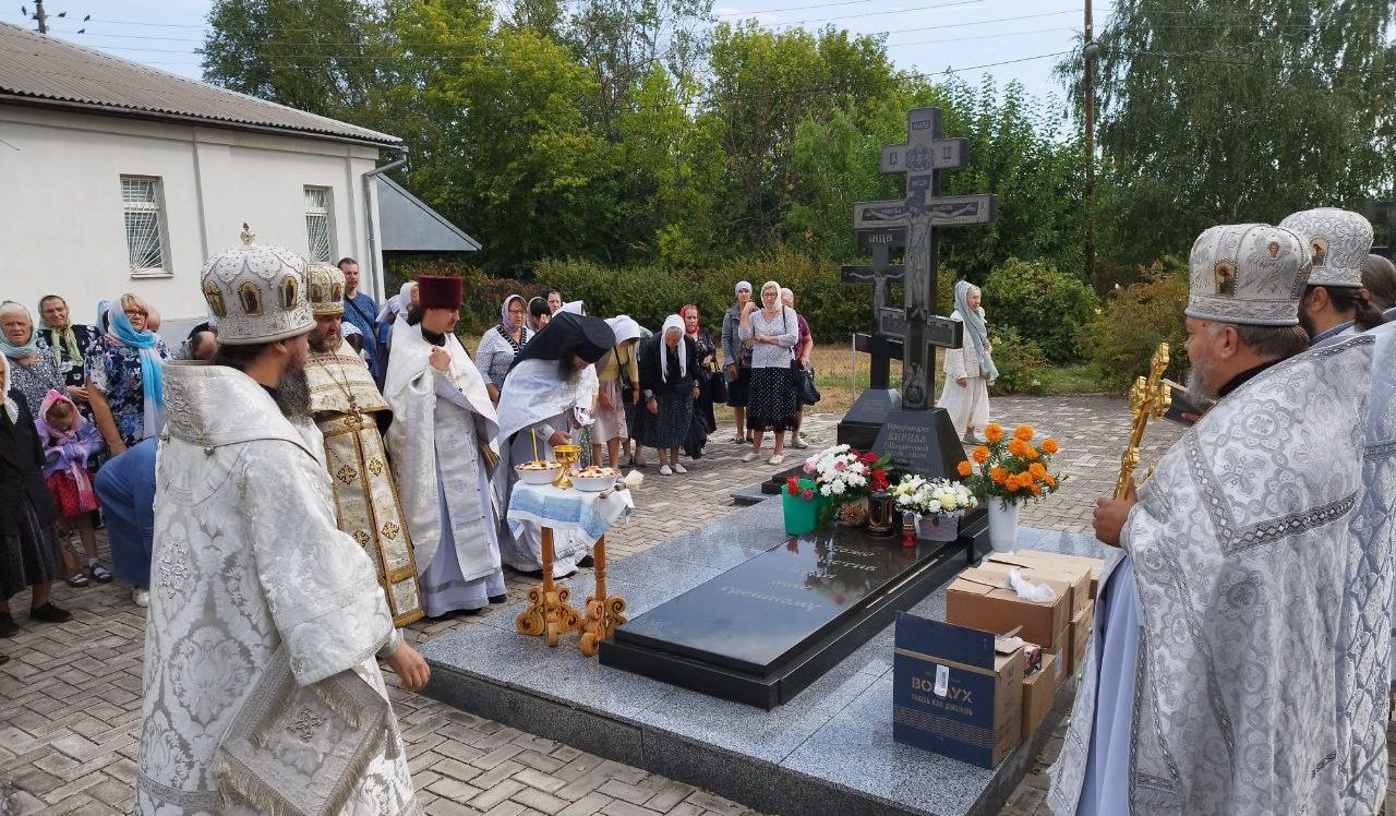 Подробнее о статье Старобельск. Заупокойное богослужение по случаю 11-й годовщины со дня преставления схиархимандрита Кирилла (Михличенко)