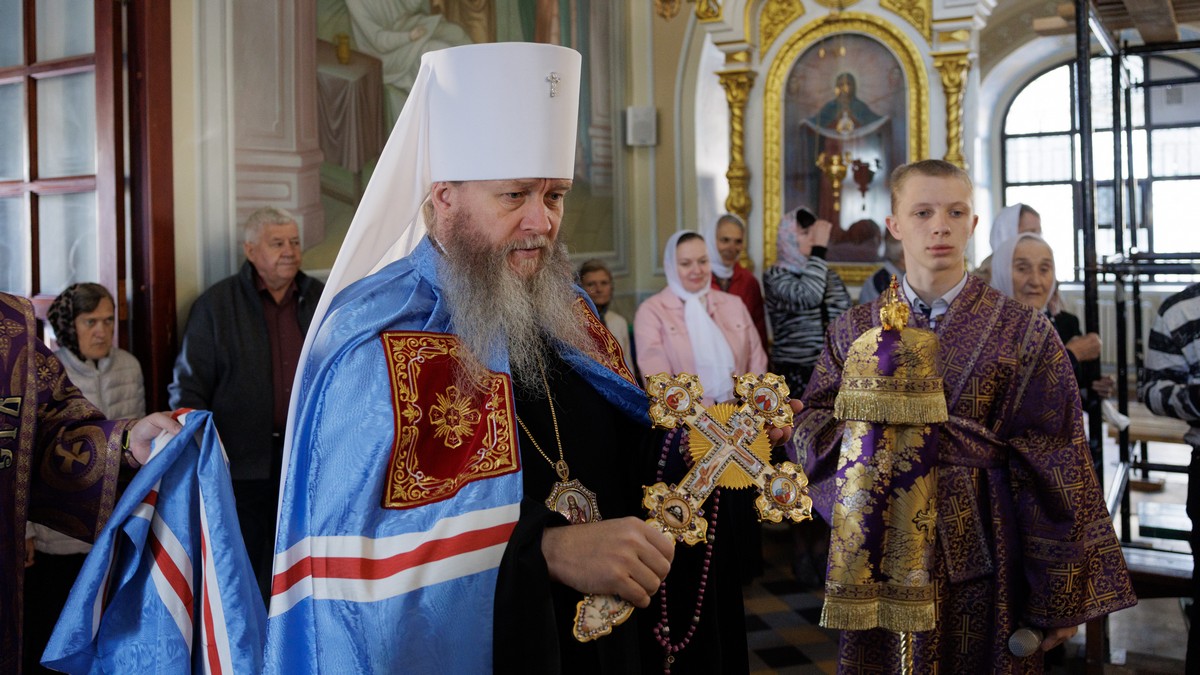 Подробнее о статье Луганск. Митрополит Пантелеимон возглавил празднование Воздвижения Креста Господня