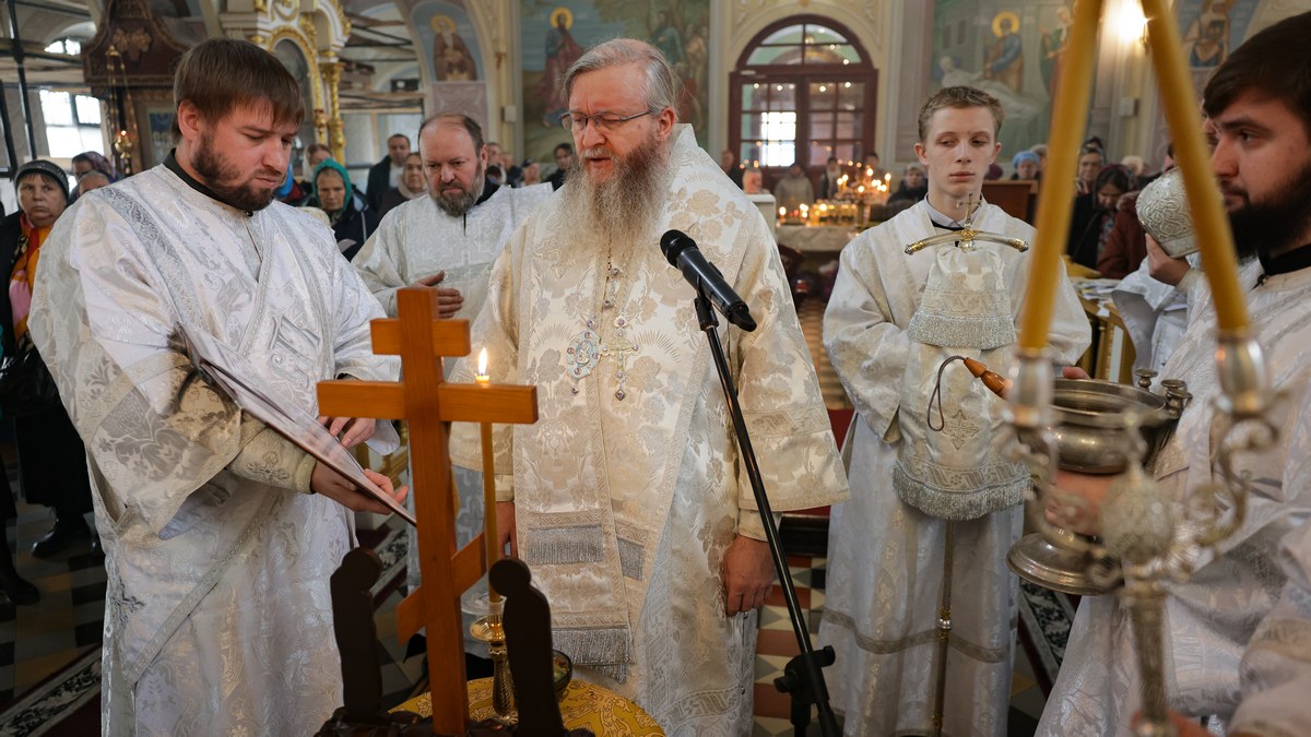 Подробнее о статье Луганск. Димитриевская родительская поминальная суббота